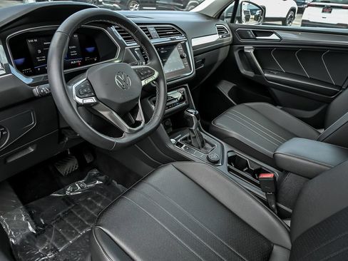 Used 2022 Volkswagen Tiguan SE AWD/4WD image 13