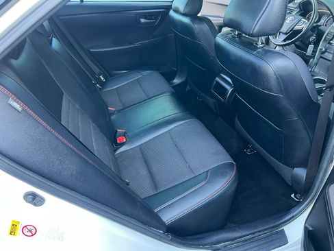 Used 2017 Toyota Camry SE image 12