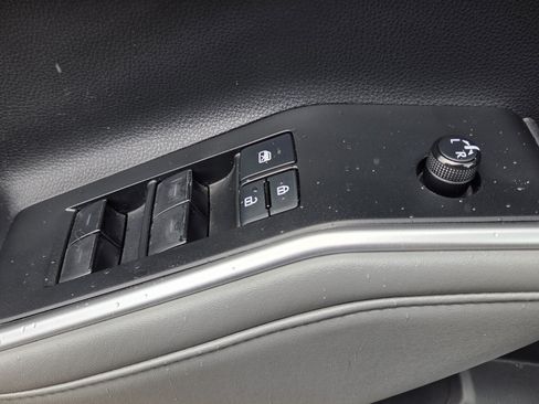 Used 2021 Toyota Highlander XLE AWD/4WD image 18