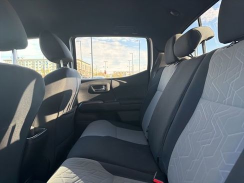 Used 2022 Toyota Tacoma TRD Sport image 16