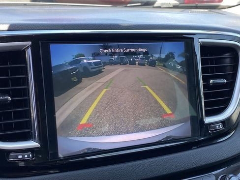 Used 2024 Chrysler Pacifica Touring-L FWD image 31