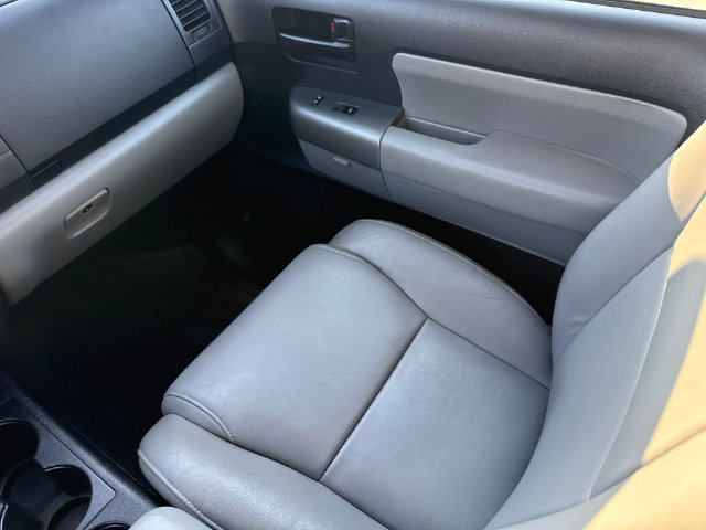 Used 2016 Toyota Sequoia SR5 w/ Premium Package RWD image 16