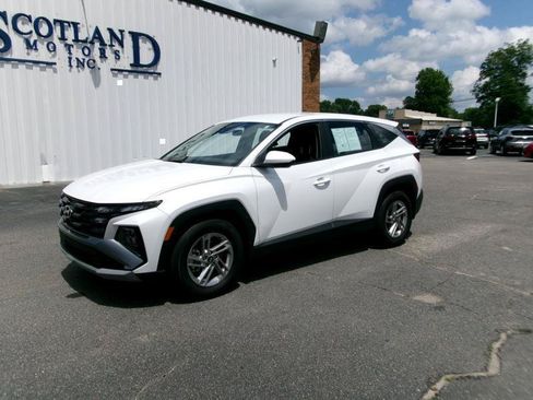 Used 2025 Hyundai Tucson SE FWD image 2