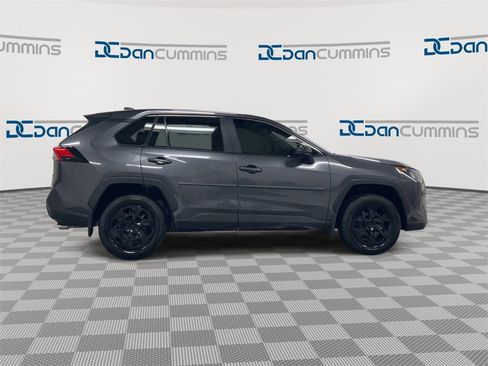 Used 2022 Toyota RAV4 LE image 9