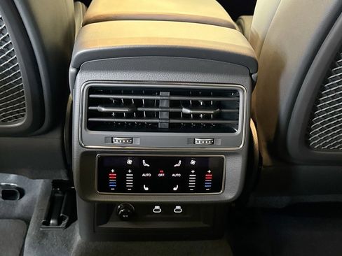 Used 2025 Audi Q8 Prestige image 24