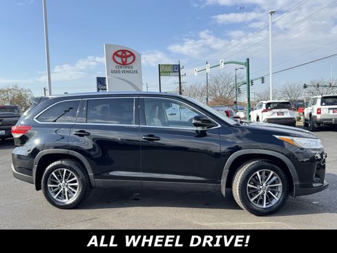 Used 2019 Toyota Highlander XLE image 2