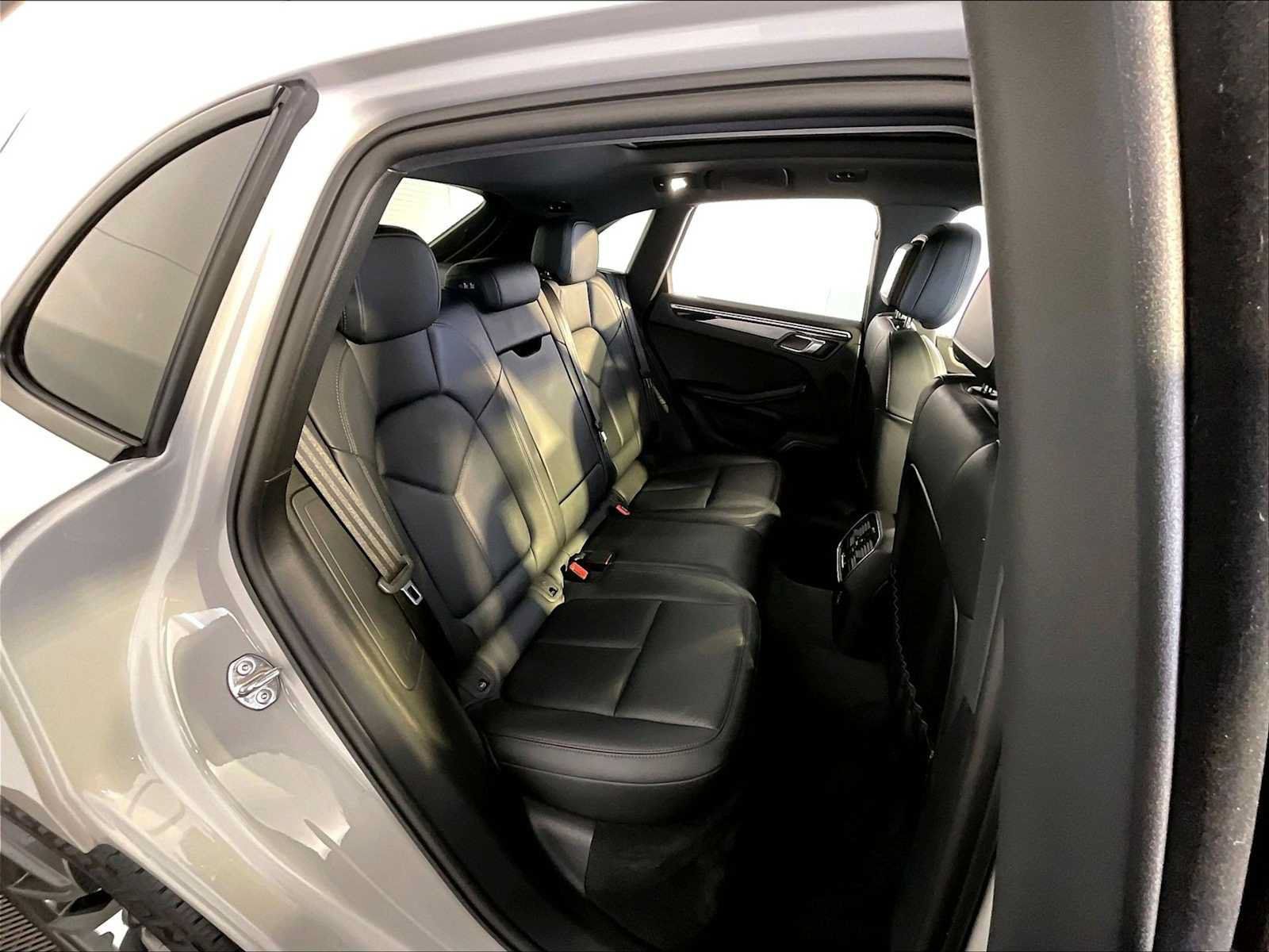 Certified 2023 Porsche Macan AWD/4WD image 23