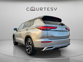 Used 2024 Mitsubishi Outlander SE video 2