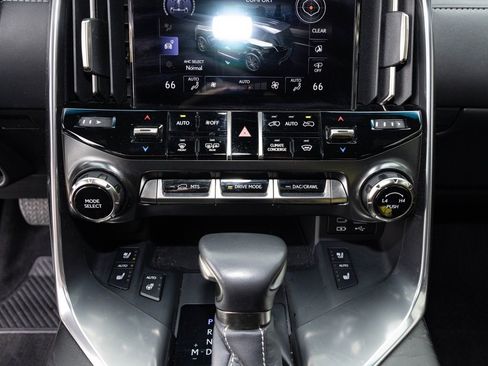 Used 2024 Lexus LX 600 4WD w/ Luxury Package image 29