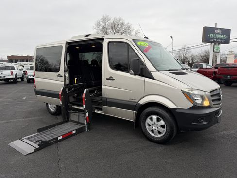 Used 2014 Mercedes-Benz Sprinter 2500 image 2