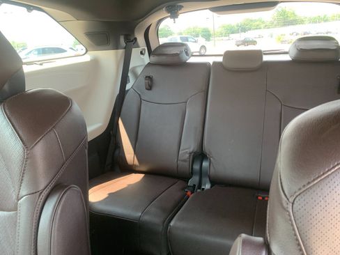 Used 2024 Toyota Sienna Platinum AWD/4WD image 19