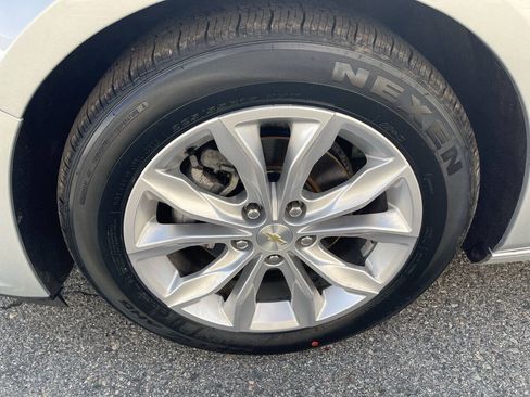 Used 2021 Chevrolet Malibu LT FWD image 26