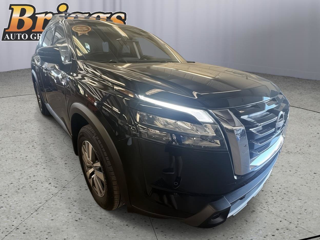 Used 2025 Nissan Pathfinder SL FWD image 8