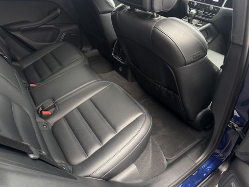 Used 2025 Porsche Macan AWD/4WD image 16