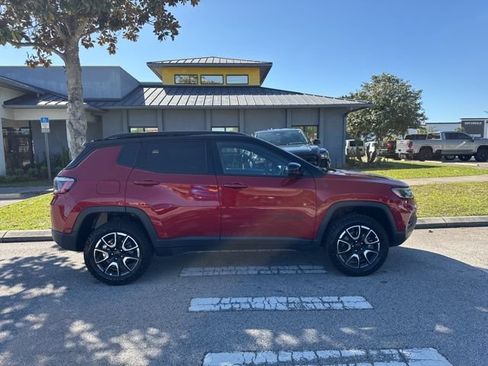 Used 2025 Jeep Compass Trailhawk AWD/4WD image 8