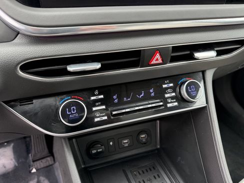 Certified 2022 Hyundai Sonata Limited FWD image 31