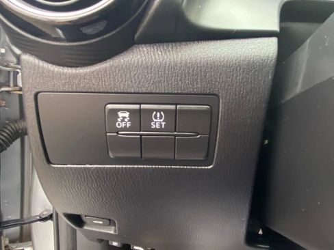 Used 2019 Toyota Yaris LE image 21