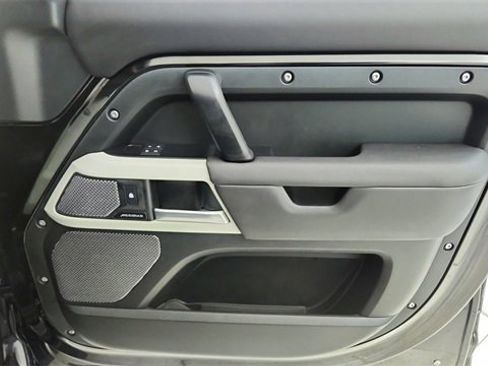 Used 2024 Land Rover Defender 110 S image 22