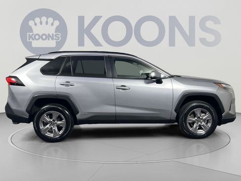 Used 2025 Toyota RAV4 XLE AWD/4WD image 8