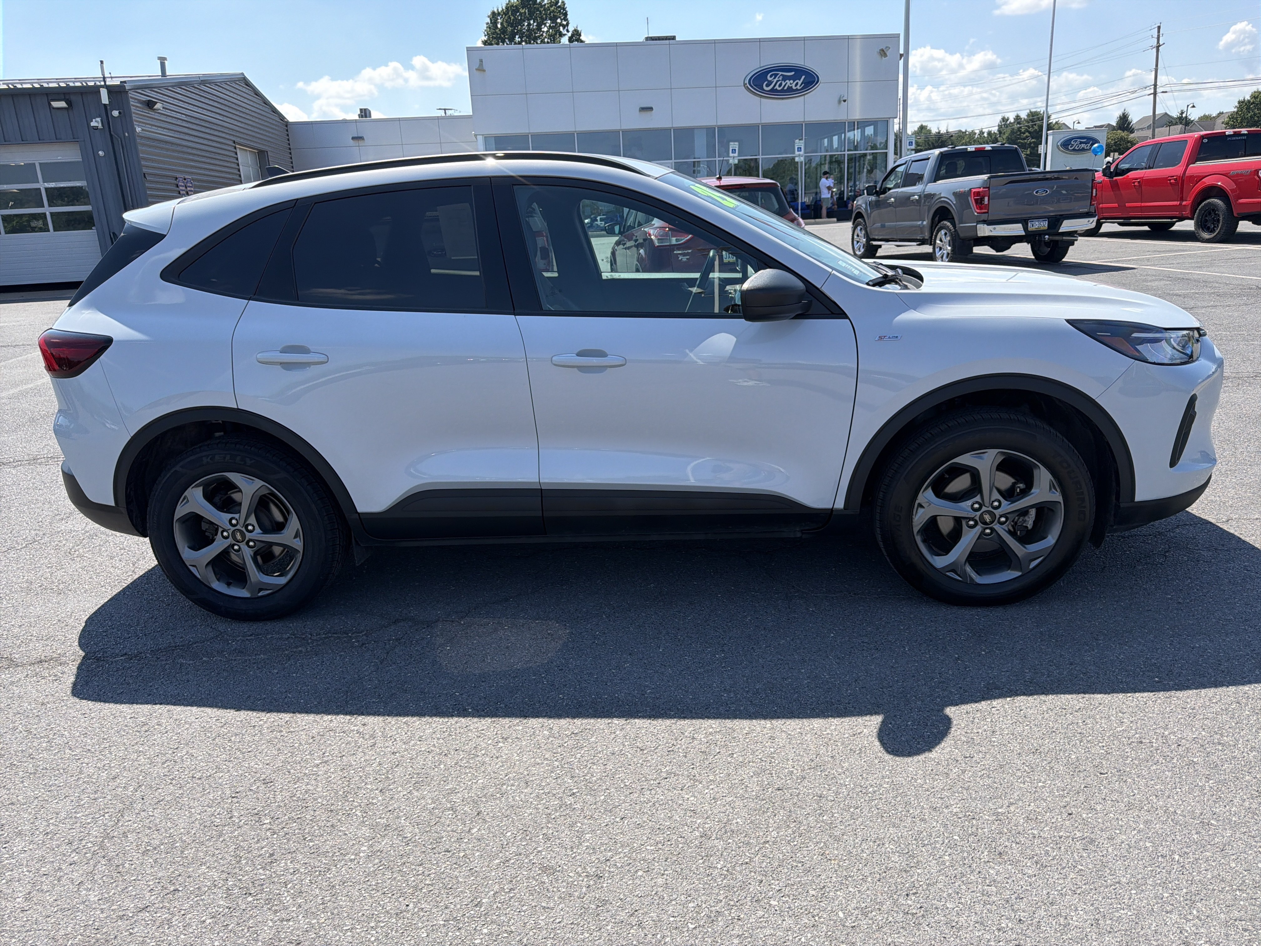 Certified 2025 Ford Escape ST-Line AWD/4WD image 2