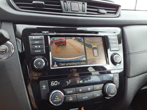 Used 2020 Nissan Rogue SL FWD image 23