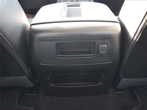 Used 2018 GMC Sierra 1500 SLT image 32