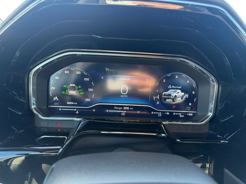 Used 2024 Chevrolet Silverado 1500 LT Trail Boss w/ Convenience Package II image 14