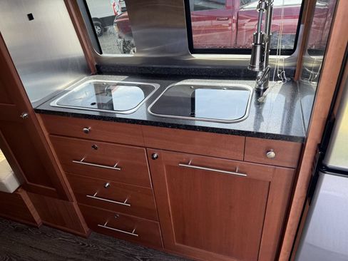 Used 2017 Mercedes-Benz Sprinter 3500 image 59