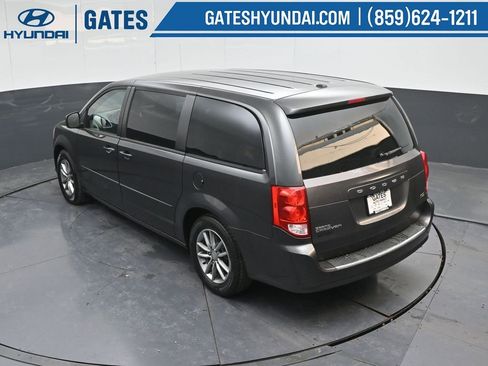 Used 2016 Dodge Grand Caravan SE image 41
