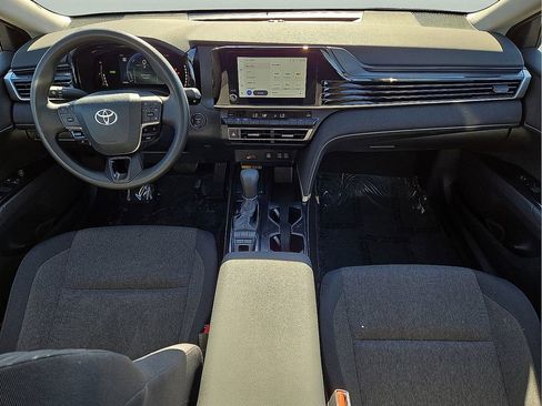 Used 2025 Toyota Camry LE image 18
