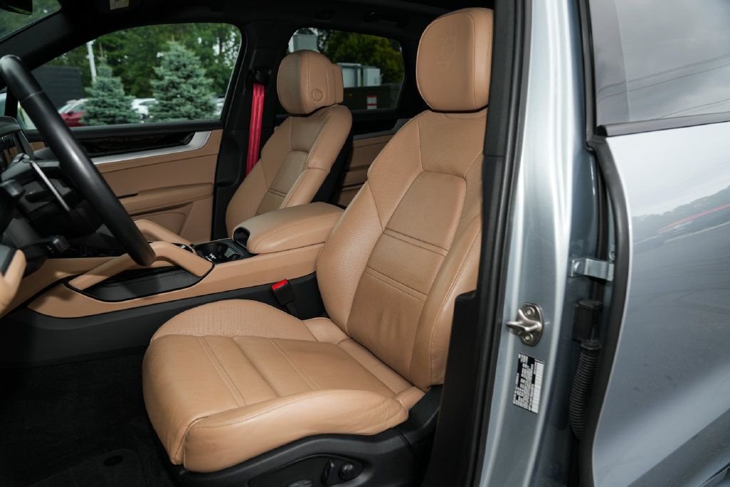 Certified 2024 Porsche Cayenne S AWD/4WD image 5