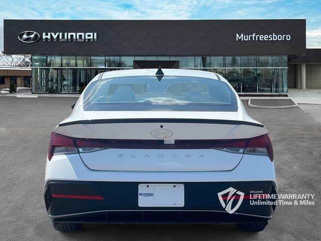 Certified 2025 Hyundai Elantra Sport FWD image 6