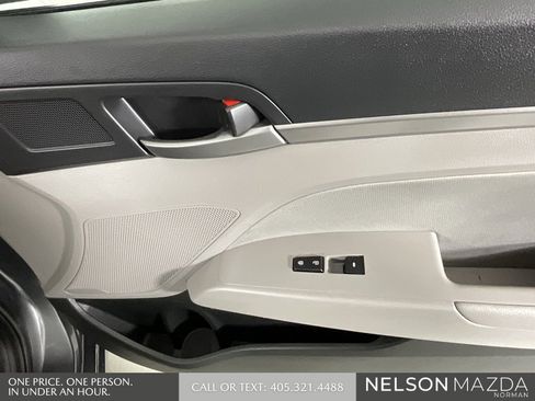 Used 2018 Hyundai Elantra SEL image 21