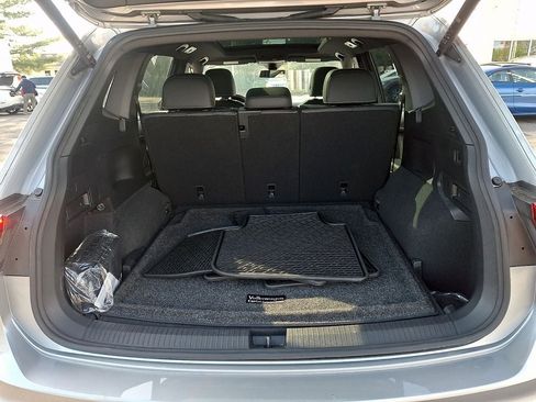 Certified 2022 Volkswagen Tiguan SE R-Line AWD/4WD image 28