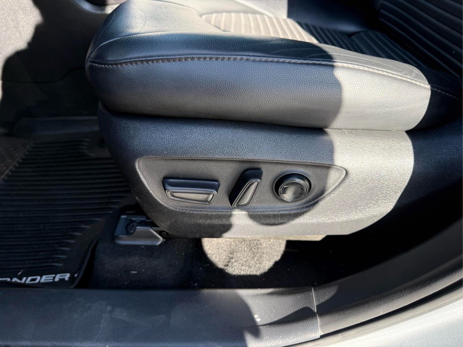 Used 2021 Toyota Highlander XSE AWD/4WD image 17