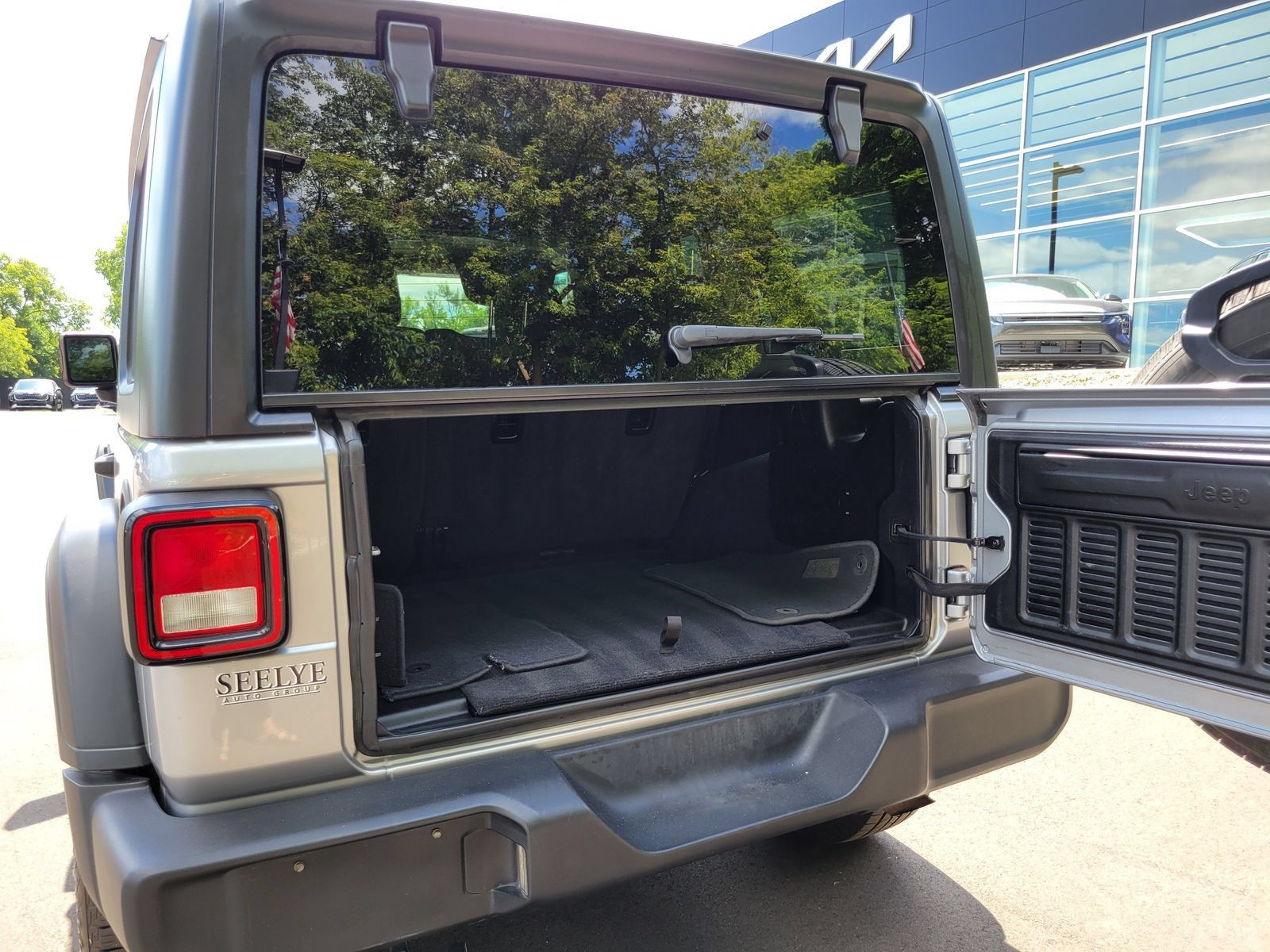 Used 2021 Jeep Wrangler Unlimited Sport AWD/4WD image 31