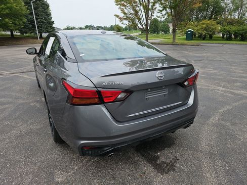 Used 2024 Nissan Altima 2.5 SR FWD image 3