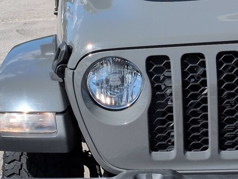 Used 2021 Jeep Gladiator Sport AWD/4WD image 9