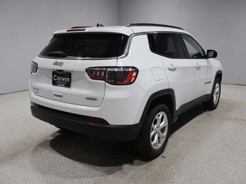 Used 2024 Jeep Compass Latitude AWD/4WD image 2