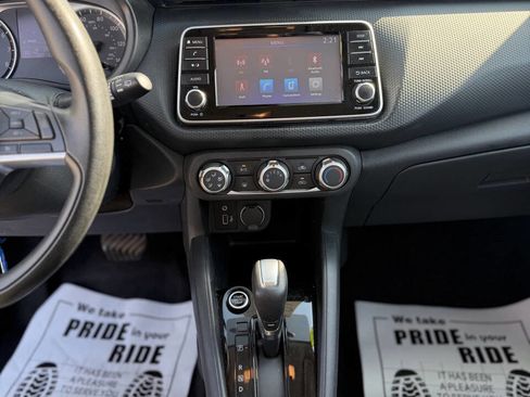 Used 2022 Nissan Kicks S image 4