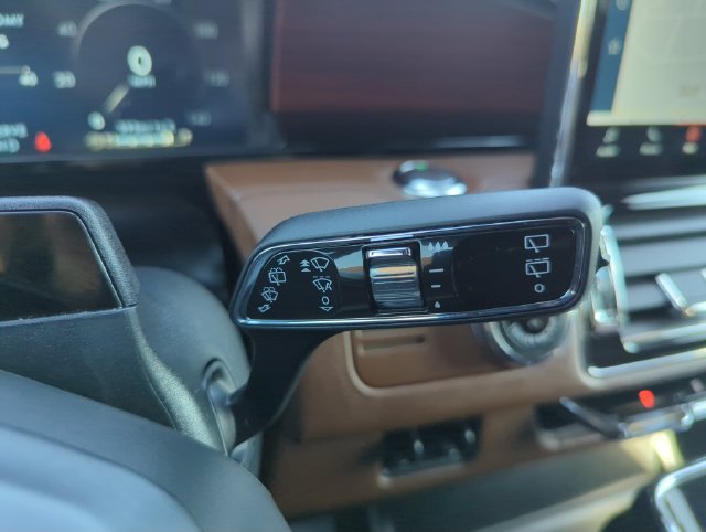Used 2023 Lincoln Navigator L Reserve AWD/4WD image 36