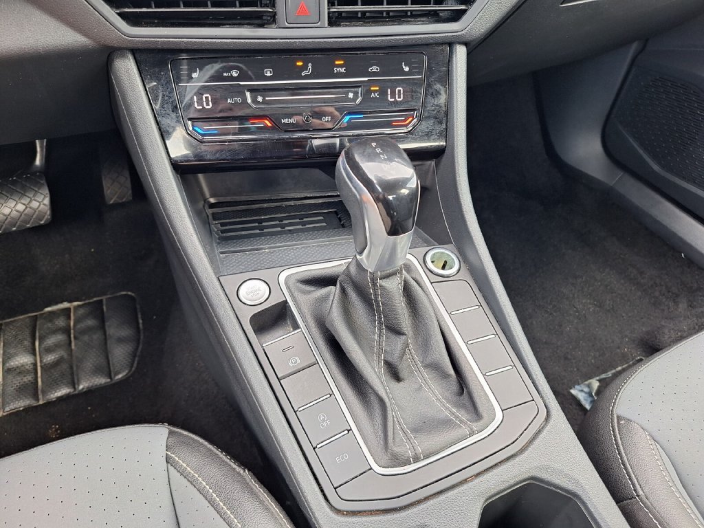 Used 2025 Volkswagen Jetta SE FWD image 12