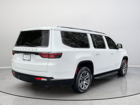 Used 2023 Jeep Wagoneer L Series II RWD image 7