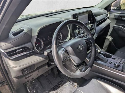 Used 2021 Toyota Highlander XSE AWD/4WD image 15