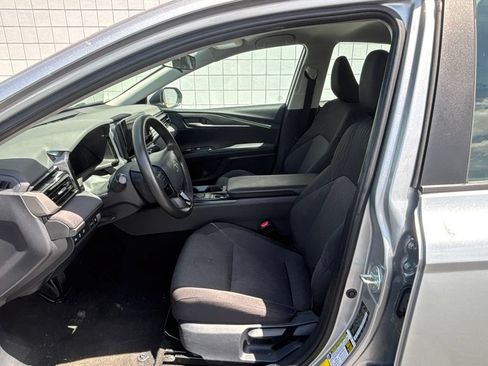 Used 2025 Toyota Camry LE FWD image 4