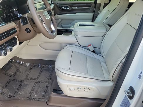 Used 2024 GMC Yukon Denali w/ Denali Reserve Package AWD/4WD image 12