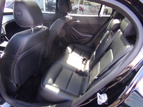 Used 2016 Mercedes-Benz GLA 250 image 13