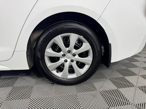 Used 2025 Toyota Corolla LE FWD image 38