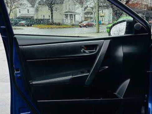 Used 2016 Toyota Corolla S Premium image 8