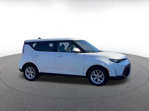 Used 2025 Kia Soul LX w/ LX Technology Package image 2